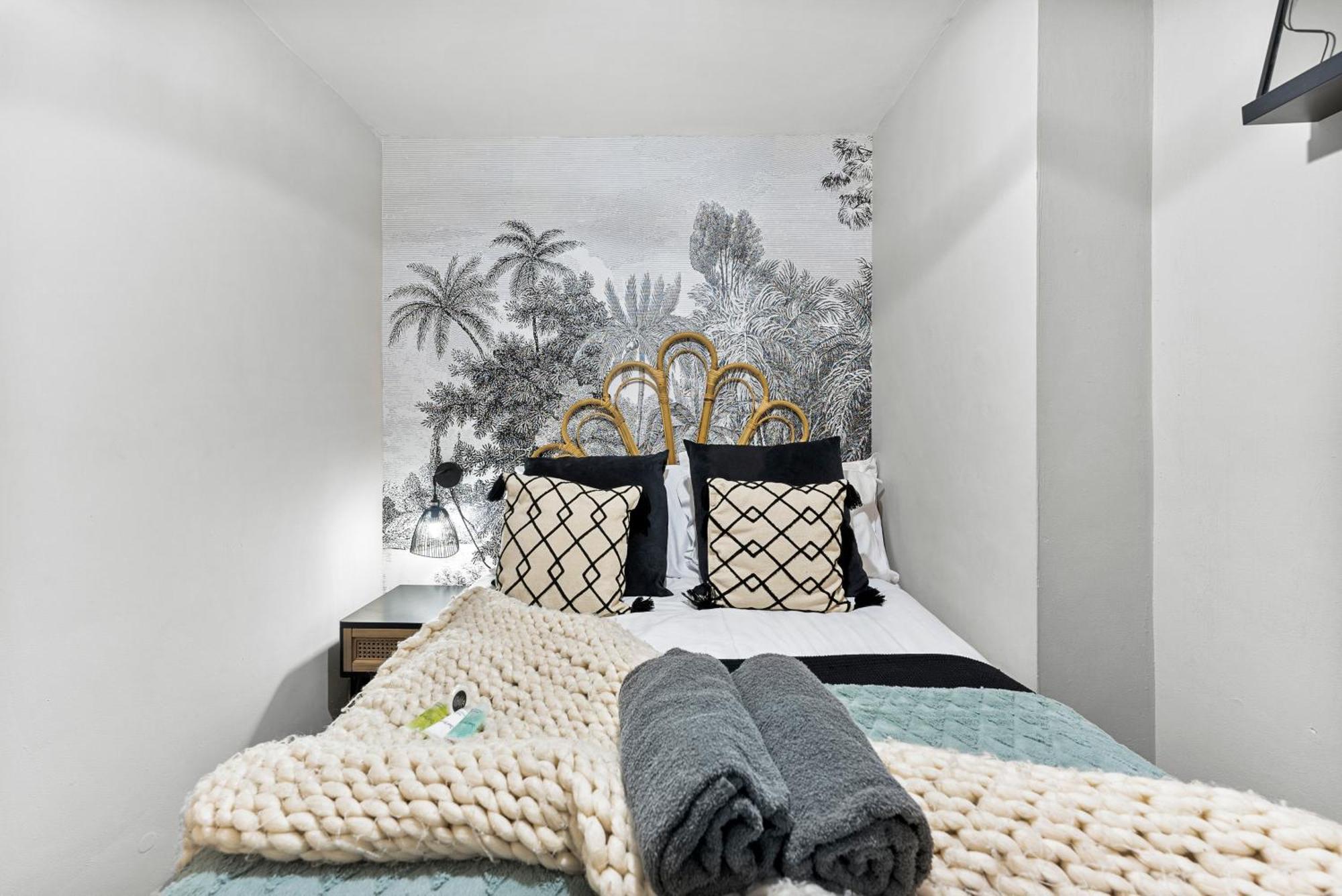 Elegant In Centre - Sleeps 5 Holiday home *