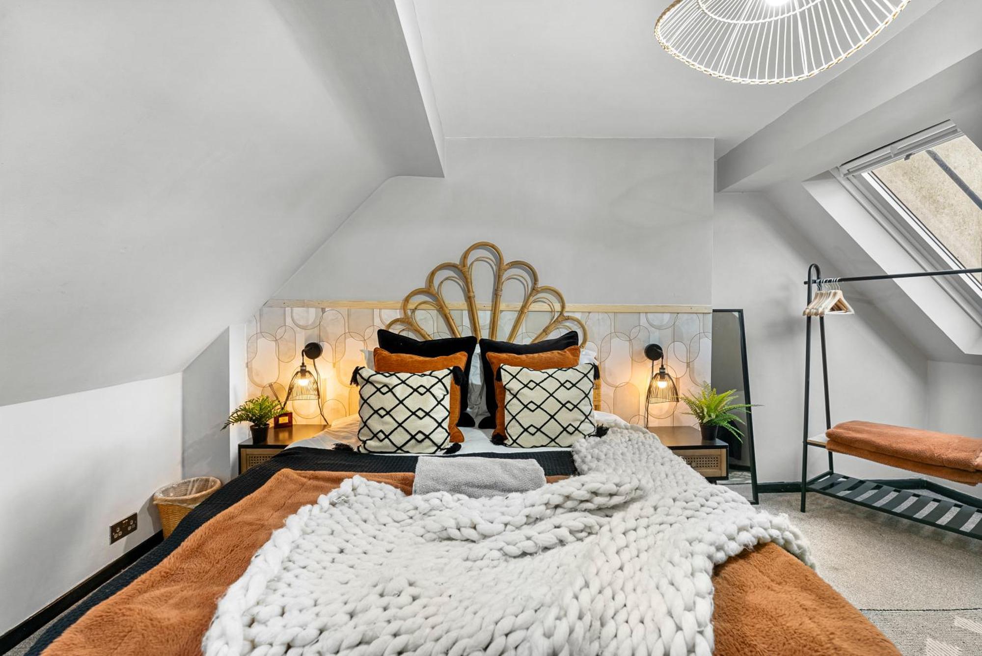 Elegant In Centre - Sleeps 5 Whitby