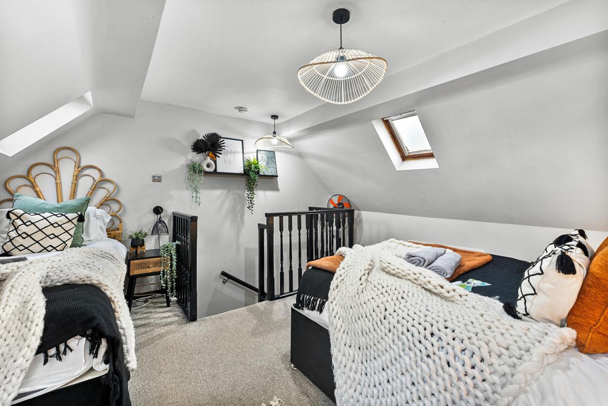 Elegant In Centre - Sleeps 5 * Whitby